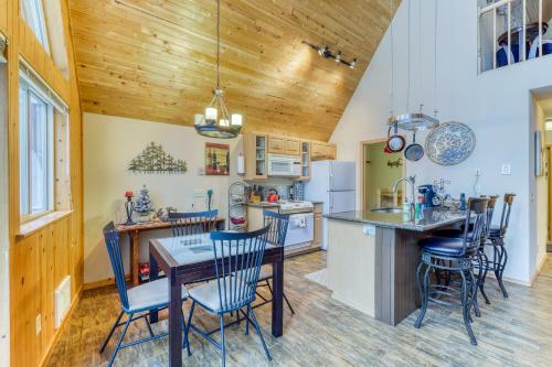 Conifer Estate With Bonus Suite