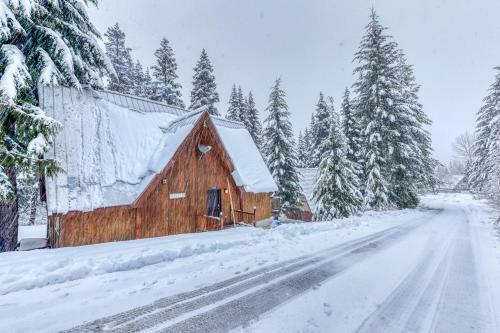 Conifer Estate With Bonus Suite
