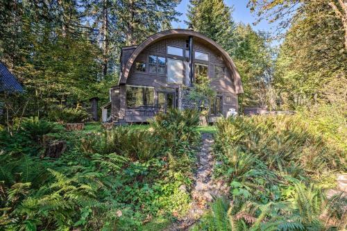 Riverfront Cabin With Hot Tub On The Skykomish River!