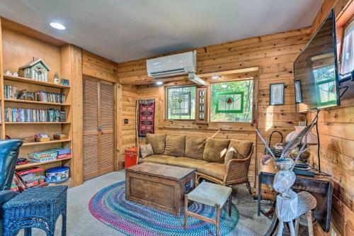 Riverfront Cabin With Hot Tub On The Skykomish River!