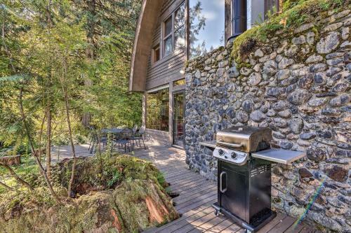 Riverfront Cabin With Hot Tub On The Skykomish River!