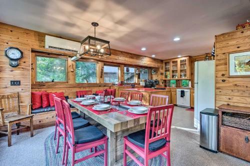 Riverfront Cabin With Hot Tub On The Skykomish River!