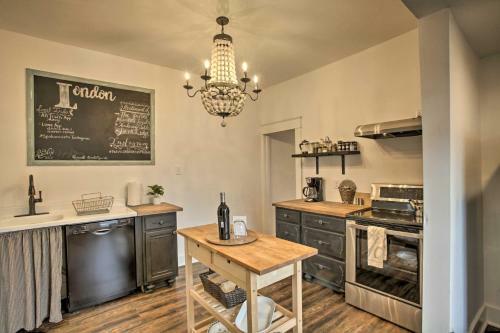 London Classic Abode In Kendall Yards Area!