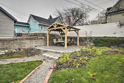 London Classic Abode In Kendall Yards Area!