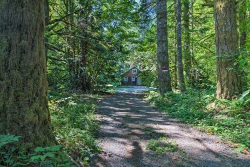 Mysty Mountain Cabin On River 15mi To Stevens Pass