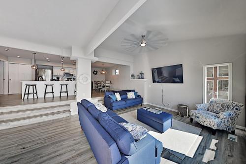 Modern Beachfront Home With AC And Huge Terrace Home