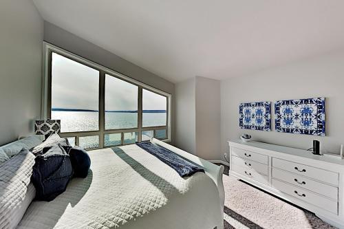Modern Beachfront Home With AC And Huge Terrace Home