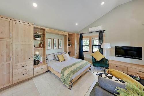 Designer Cottage With Accessible Kitchen & Bathroom Cottage