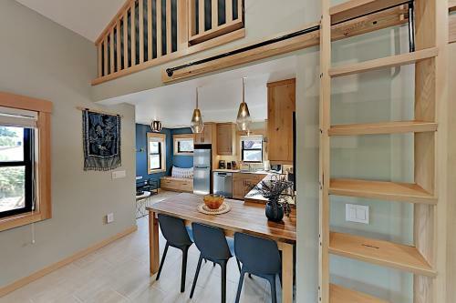 Designer Cottage With Accessible Kitchen & Bathroom Cottage