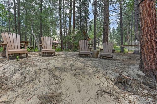 Romantic Riverfront Cottage - 1 Mile To Winthrop!