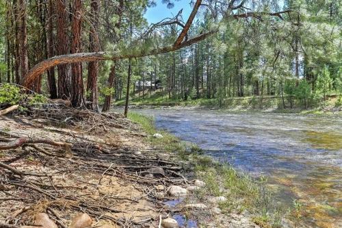 Romantic Riverfront Cottage - 1 Mile To Winthrop!
