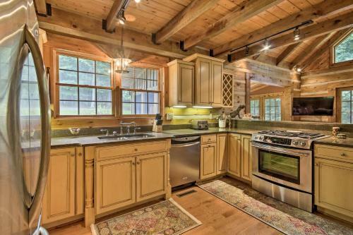 Creekside Berkeley Springs Cabin On 35 Acres!