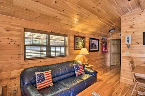 Anchors Away Cabin Hideaway With Fire Pit!