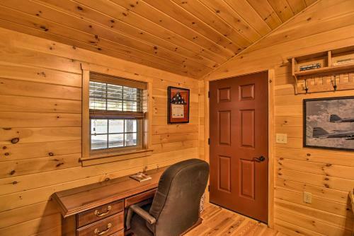 Anchors Away Cabin Hideaway With Fire Pit!