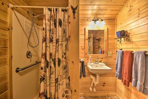 Pet-friendly Semper Fi Cabin With Fire Pit!