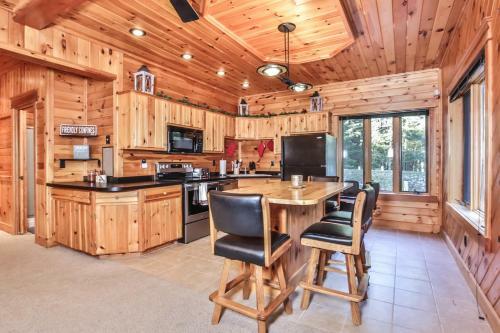 Friendly Confines - Hiller Vacation Homes Home