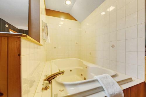 Chanticleer Inn: Villa 1