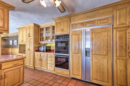 Cranberry And Wine Farm Home With Trail Access!