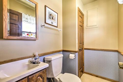 Cranberry And Wine Farm Home With Trail Access!