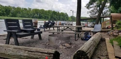Muskie Cabin - Waterfront Resort On Fremont Wolf River