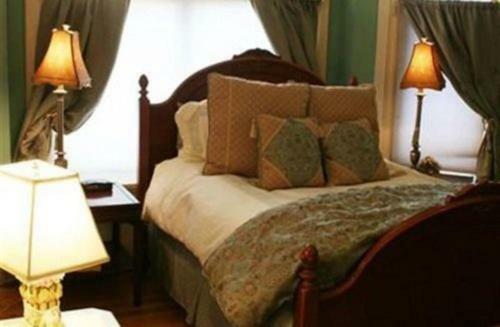 M&m Victorian Bed And Breakfast