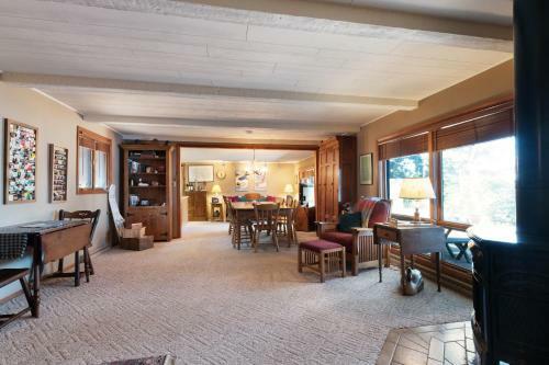 Lake Tomahawk Lodge
