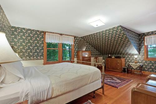 Laughing Loon Lodge