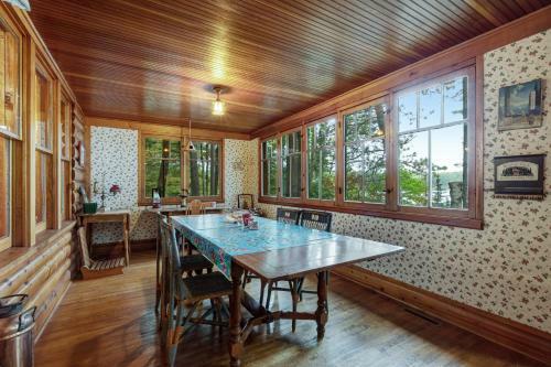 Laughing Loon Lodge