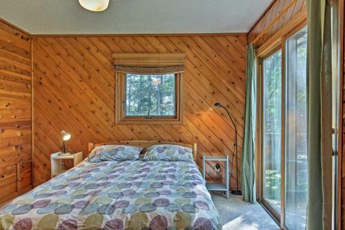 Lakefront Cabin With Boathouse, Canoe, Deck And Sauna!