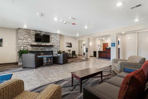 Cobblestone Hotel & Suites - Little Chute