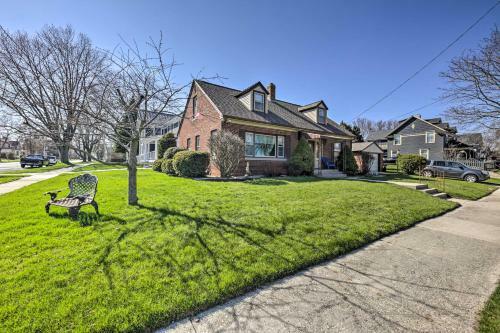 Cozy Manitowoc Home - Block To Lake Michigan!