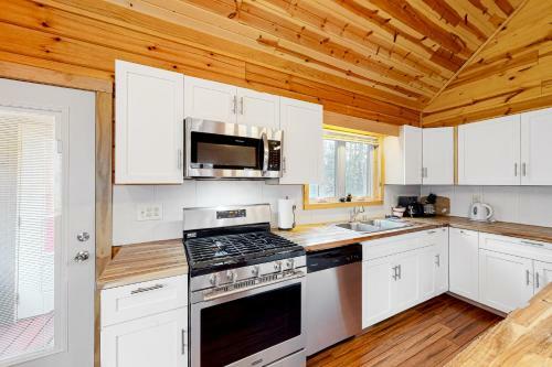 Cedaroma Log-home 11