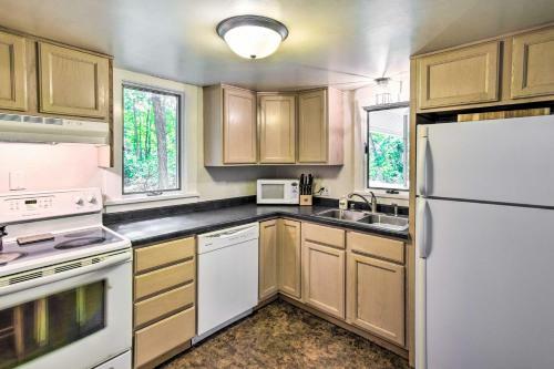Updated Home With Deck, 2 Mi To Sister Bay Beach
