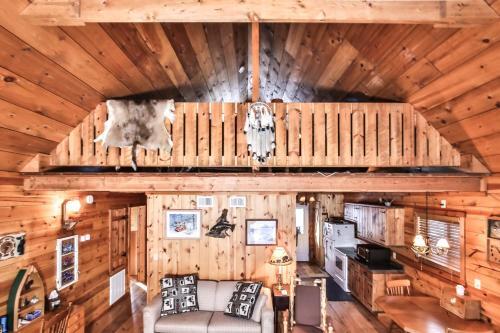 Bear Den Too - Hiller Vacation Homes Cabin