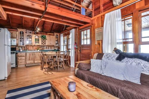 Wolves Lair - Hiller Vacation Homes Cabin