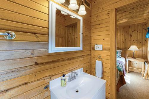 Cedaroma Cabin 7