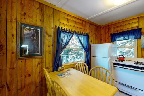 Cedaroma Cabin 6