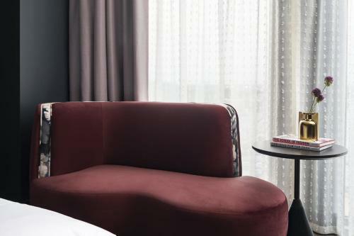 Renaissance Milwaukee West Hotel