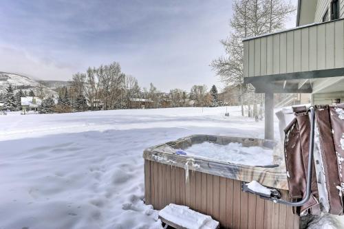 Year-round Mountain Getaway With Hot Tub, Golf Access