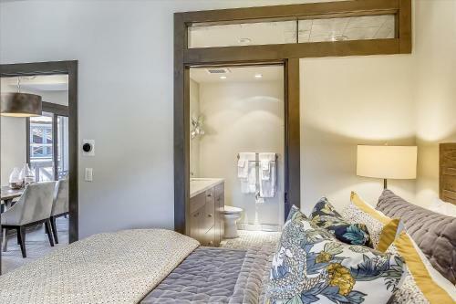 Squaw Luxury Condo In The Village