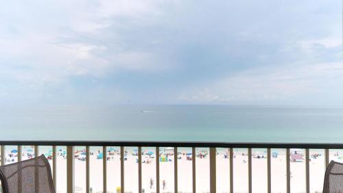 Beachfront 1 Bed W/ On Site Tiki Bar/restaurant!
