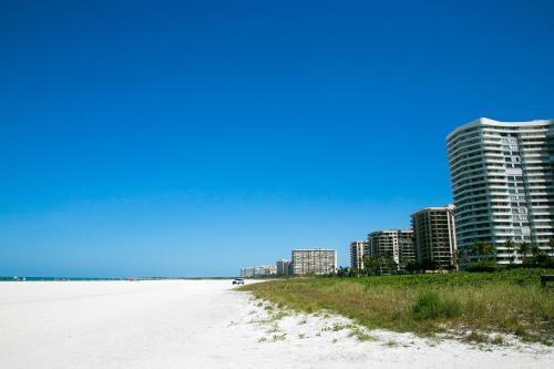 1 Bed Direct Beach Access, Close To J.w. Marriott!!
