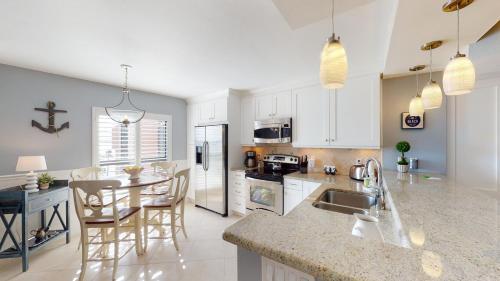 Renovated With Riverfront Views!!