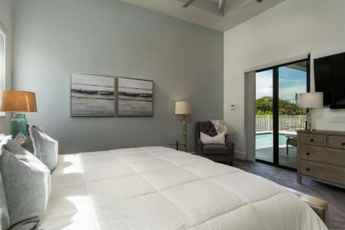 Brand New Home On Mendel Walk To Beach