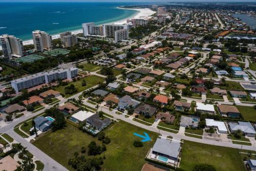 Brand New Home On Mendel Walk To Beach