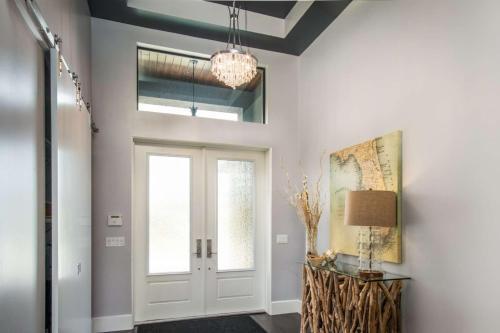 Brand New Home On Mendel Walk To Beach