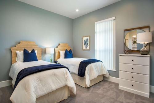 Brand New Home On Mendel Walk To Beach