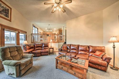 Grand Getaway With Pool And Spa In Spokane Valley