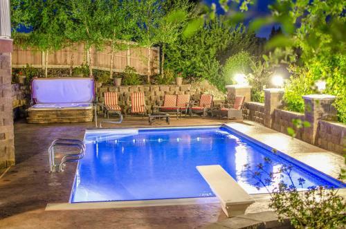 Grand Getaway With Pool And Spa In Spokane Valley
