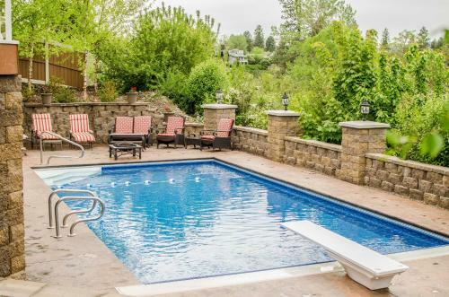 Grand Getaway With Pool And Spa In Spokane Valley